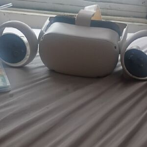 VR Headset with Controllers - White